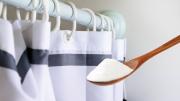 Por qué hay que limpiar la cortina del baño con bicarbonato y para qué sirve