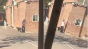 Videos: así disparó al menos dos veces y caminó con un arma la alumna de la escuela en Mendoza
