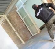 Video: una alumna de 14 años se atrincheró con un arma en su escuela y realizó disparos