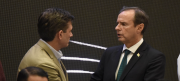 ‘Encuentro por la Democracia’, Rodrigo y Tuto se estrechan la mano y pactan no agresión