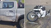 Choque entre una camioneta y una moto: una mujer tuvo que ser hospitalizada