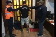 Detienen en allanamiento al segundo acusado de perpetrar violento asalto