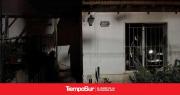 Bomberos rescatan a una mujer de un incendio