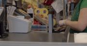 ¿Cuánto se llevaron las cajeras de La Plata que cobraban usando su propio alias en un supermercado?