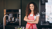 Facilita tu día en la cocina con el ingrediente que todos tienen en casa: te sorprenderá sus usos