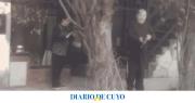 Un joven filmó cómo le disparó un vecino en medio de una discusión