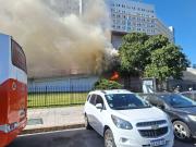 Combatieron un incendio en el edificio Libertad de Retiro y una ambulancia del SAME volcó cuando iba al operativo
