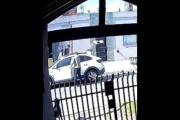 Robo piraña: a plena luz del día le robaron el auto y lo dejaron en calzoncillos