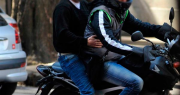 Llegó a su casa en Chimbas y dos motochorros la atacaron dentro de su auto