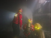 Sistema Nacional de Riesgo combate incendio en procesadora de plástico en Maturín