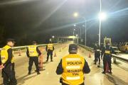 Por evadir un control, motociclista chocó y lesionó a un policía