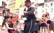 VIDEO. El mejor homenaje a Queen que vas a ver en tu vida: el flashmob de Bohemian Rhapsody con 30 músicos