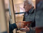 Fernando Bravo recibió los libros de un escritor salteño e hizo un anuncio que sorprende