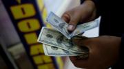 El dólar avanzó 6% esta semana y quedó cerca del techo de flotación