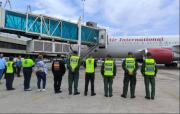En imágenes: cuatro niños venezolanos se reencuentran con sus familias tras arribar al país en vuelo de repatriación