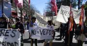 Estudiantes de la UNLP protestan con una radio abierta en el centro de La Plata