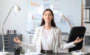 Yoga en la oficina: ejercicios simples que podés hacer sentado
