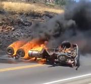 DOS PERSONAS MUEREN CALCINADAS EN UN CAMIÓN QUE SE VOLCÓ EN LA CARRETERA COCHABAMBA – SANTA CRUZ