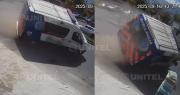 Video: dos paramédicos quedan heridos y una ambulancia volcada tras ser impactada cuando iba a una emergencia