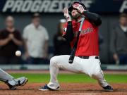 VIDEO: el terrible pelotazo que recibió David Fry en la cara a 159 km/h y paralizó a la MLB