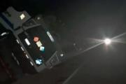 Volcó una cisterna con 25.000 litros de combustible en la vía a La Paz