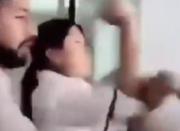 Esposa de Lara reacciona a agresiones y recibe lluvia de golpes