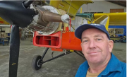 Ocho paracaidistas saltaron de un avión dos minutos antes de que se estrellara: murió el piloto
