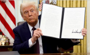 Trump anunció nuevos aranceles a la madera y muebles importados con aumentos progresivos hasta 2026