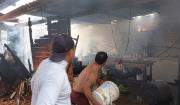 Vecinos, mototaxistas y bomberos ayudaron a sofocar incendio en restaurante