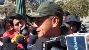 Chofer es aplastado por su camión luego de ser expulsado por la ventana