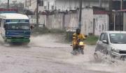 Lluvias anegan calles en Santa Cruz y provocan al menos seis emergencias