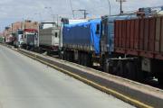El Alto registra filas de hasta tres días para cargar diésel en estaciones de servicio