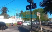 Choque en la esquina de una escuela en La Plata generó caos de tránsito