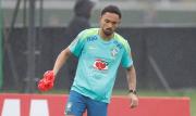 Brasil pierde a Vanderson por lesión y convoca a Vitinho en su reemplazo