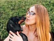 Crecen los casos de una enfermedad silenciosa que transmiten los perros y puede ser riesgoso besarlos