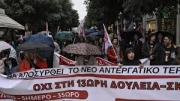 Miles de personas protestan en Grecia contra la ampliación de la jornada laboral a un máximo de 13 horas diarias