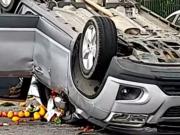 Dramático choque en cadena y vuelco en Parque Centenario: hay un herido