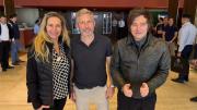 Javier Milei adelantó su llegada a Paraná y se sacó una foto con Rogelio Frigerio