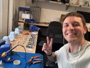 Creó un dispositivo contra la soledad en adultos mayores: Pergolini fue el primer inversor y ya se vende