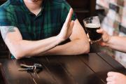 Parche con IA: la innovación que reduce antojos y emociones negativas en la recuperación de adicciones