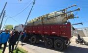 Grave accidente en Berisso: un operario cayó de lo alto de un camión en movimiento