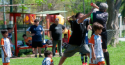 Escándalo en el fútbol infantil de La Plata: un padre entró a la cancha y golpeó al árbitro