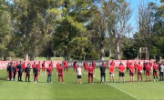 Minuto de silencio en el entrenamiento de Estudiantes en homenaje a Miguel Russo