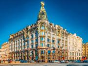 Un edificio icónico, dos guerras y acusaciones de espionaje: la historia detrás de la librería más popular de San Petersburgo