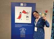 La caricaturista venezolana mexicana Camila de la Fuente gana el premio Empowered Girls, Empowered Futures