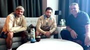 Chiqui Tapia posó con Lionel Messi y Rodrigo De Paul en la previa de un nuevo amistoso: “Tridente con aura”