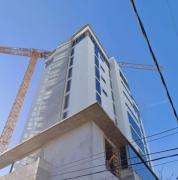 Grave accidente cerca del centro de Neuquén: un obrero cayó al vacío y quedó en terapia intensiva