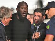 El drama de Lukaku, el goleador belga del Napoli que se siente extorsionado por su propia familia tras la muerte de su padre