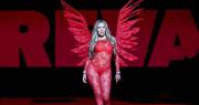 Karol G deslumbra en el Victoria`s Secret Fashion Show 2025