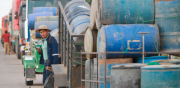 Productores de Cochabamba viajan hasta Santa Cruz para conseguir diésel